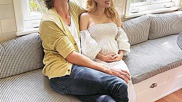 Ема Робъртс и Гарет Хедлънд очакват първото си дете
