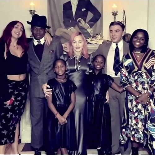 Мадона сподели снимка на шестте си деца