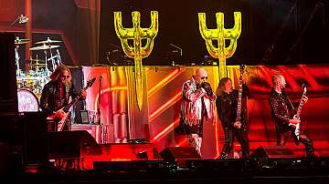 Judas Priest отлагат турнето си