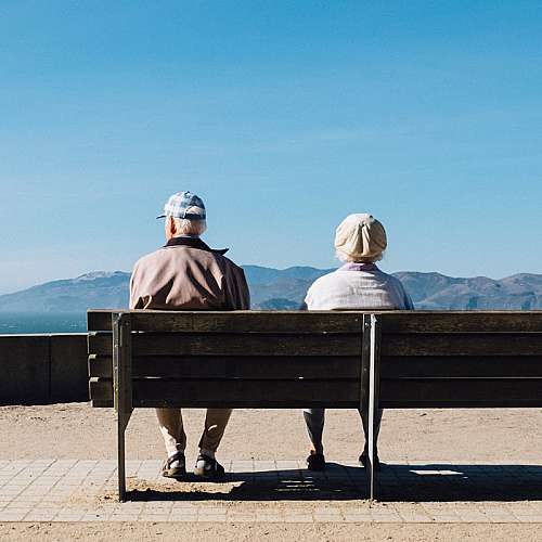 Американците на средна възраст се чувстват по-самотни от европейците