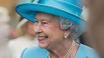 Кралица Елизабет Втора се върна на работа след погребението на съпруга си