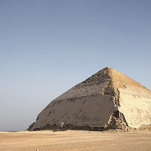 Египетските власти увериха, че Скосената пирамида не се руши и е безопасна