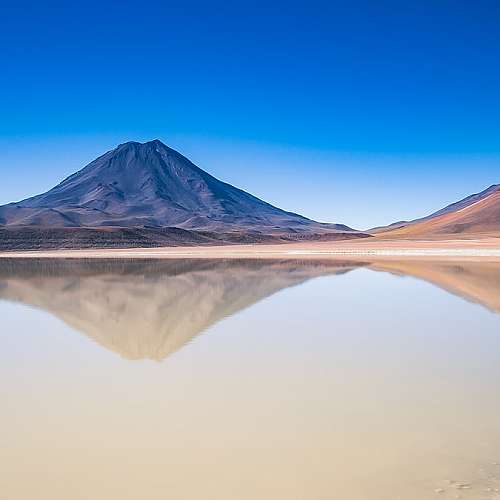 Учени откриха  нов активен вулкан в Чили