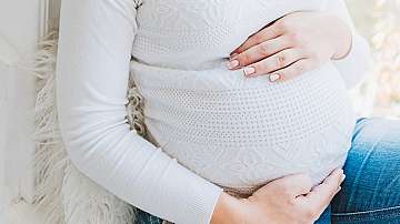 ​Имунизирането на бременни жени срещу Covid-19 предпазва и новородените им деца