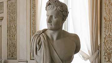 Преди да умре в изгнание, Наполеон се бори да опази паметта за приноса си