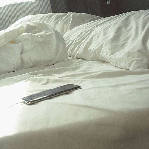 Оцениха опасността от спането в близост до смартфона