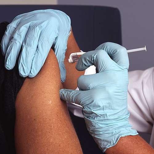 Ваксинацията осигурява защита и срещу варианта Омикрон