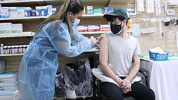 Малък брой американци са се заразили с COVID-19 след пълна имунизация
