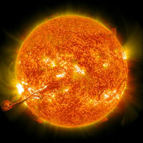 Пет мощни изригвания на Слънцето регистрираха специалисти