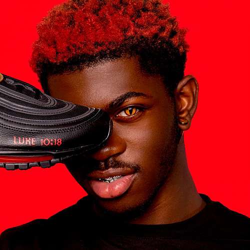 Nike успя да спре продажбата на &quot;сатанинските маратонки&quot;