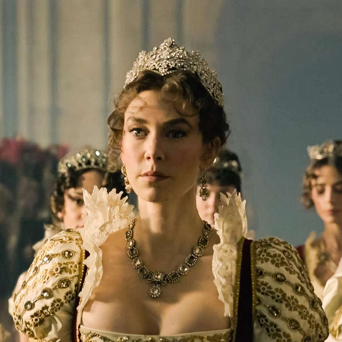 Ванеса Кърби в ролята на императрица Жозефина в &quot;Наполеон&quot;