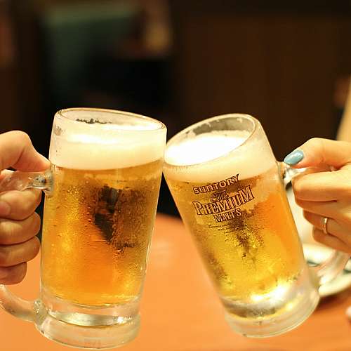 Физици изчислиха колко мехурчета има в чаша бира