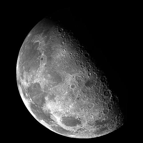 Учени откриха връзка между съня и лунните фази