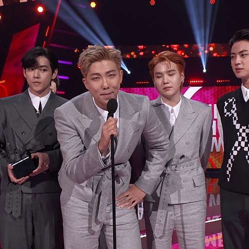 BTS триумфира на Американските музикални награди