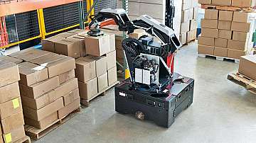 Роботът Стреч  може да работи в складове
