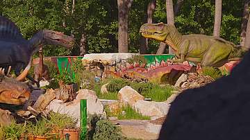 В Скопие откриха парк с 41 фигури на динозаври в естествена големина