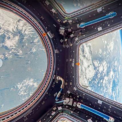 Благодарение на сътрудничеството на Google с НАСА, Street View потребителите могат да усетят какво е да си астронавт, като „посетят“