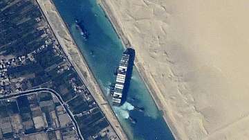 Ever Given заседнал в Суецкия канал - снимки от космоса
