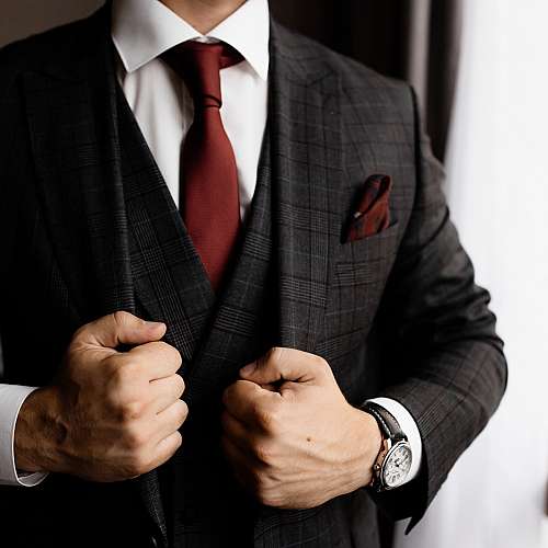 Важен елемент от облеклото ли е вратовръзката