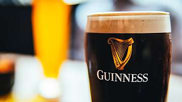 Вкусът на бирата „Гинес” е по-добър на фона на ирландска музика, установиха учени