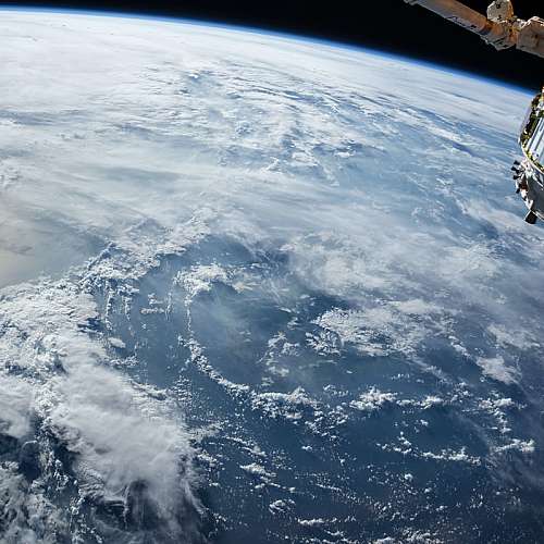 НАСА изрази загриженост от плановете на Илон Мъск да изстреля 30 хиляди сателита